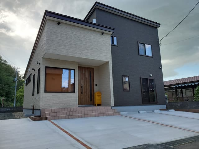 木目調コーデが映える店舗兼お住まい